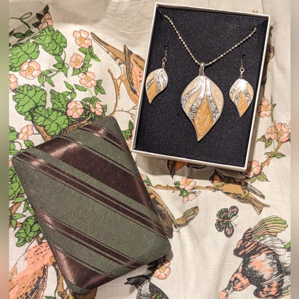 Leaf Jewelry Set and Case